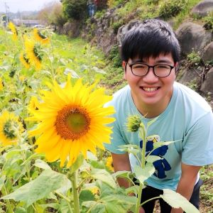 5 Easy Ways to Restore Old Photos to 4K & Color in 2025