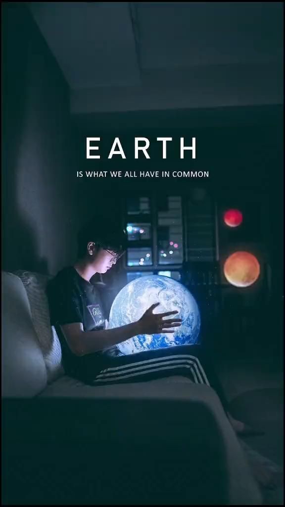 Earth on hand photo edit credit by (@arianteo tiktok)