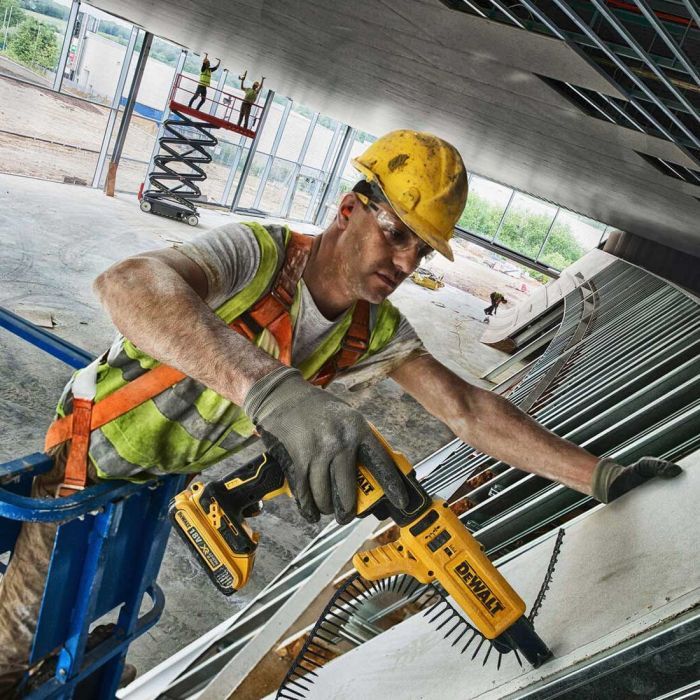 DeWalt DCF620P2K 18v XR Brushless Collated Drywall Screwdriver Inc 2x 5.0Ah Batts