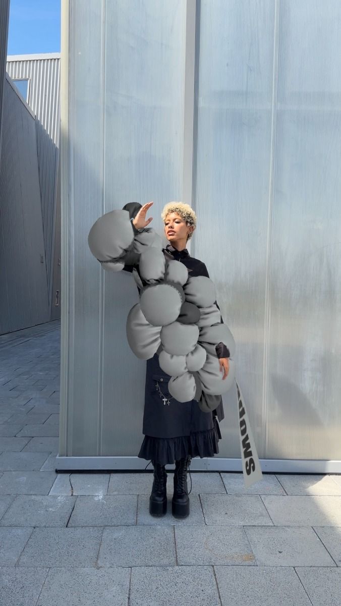 AR business solutions / Trends 2024 / Virtual Fashion