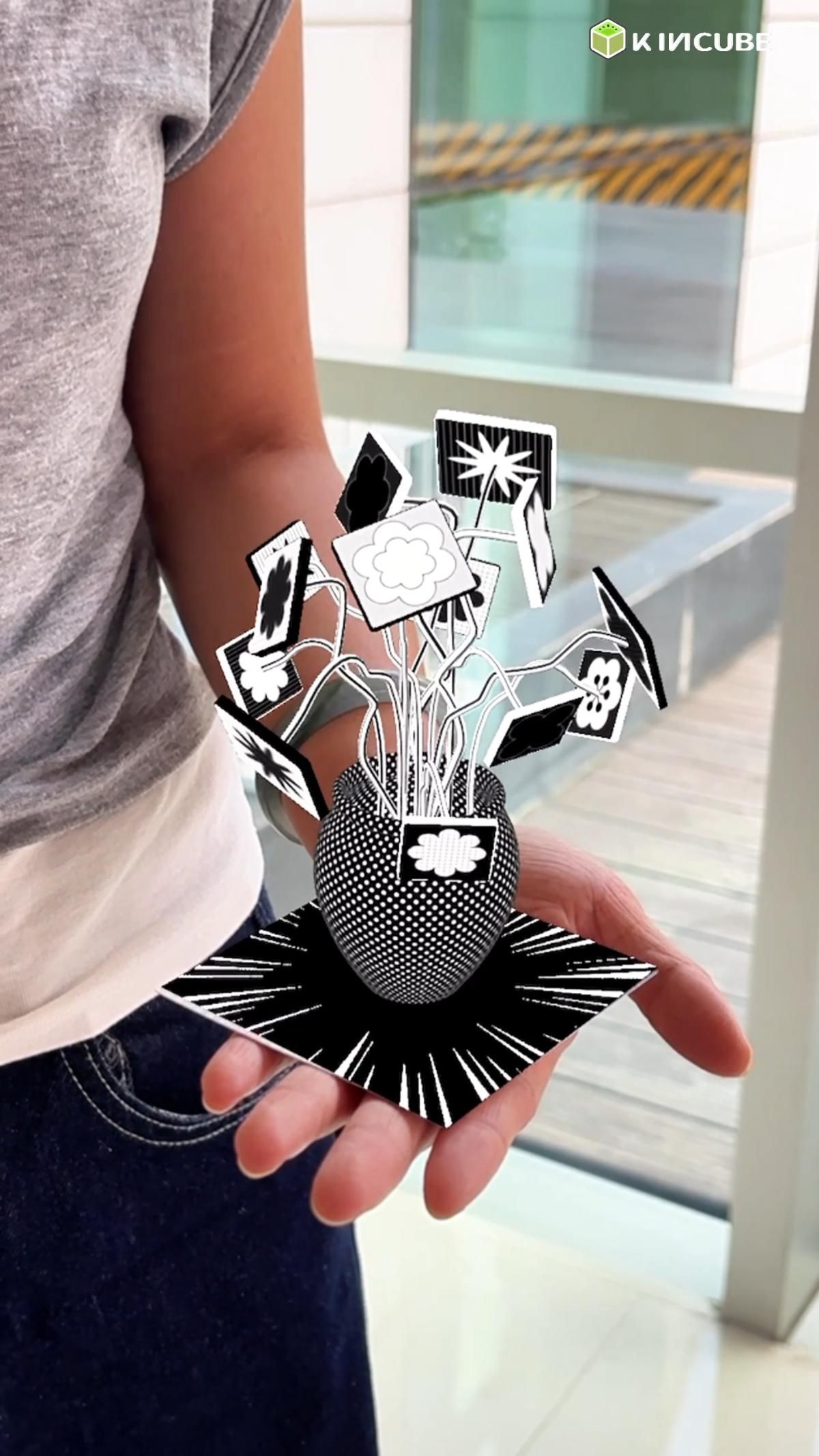 My Little Vase Just Stole the Show🖤🤍 #augmentedrealit