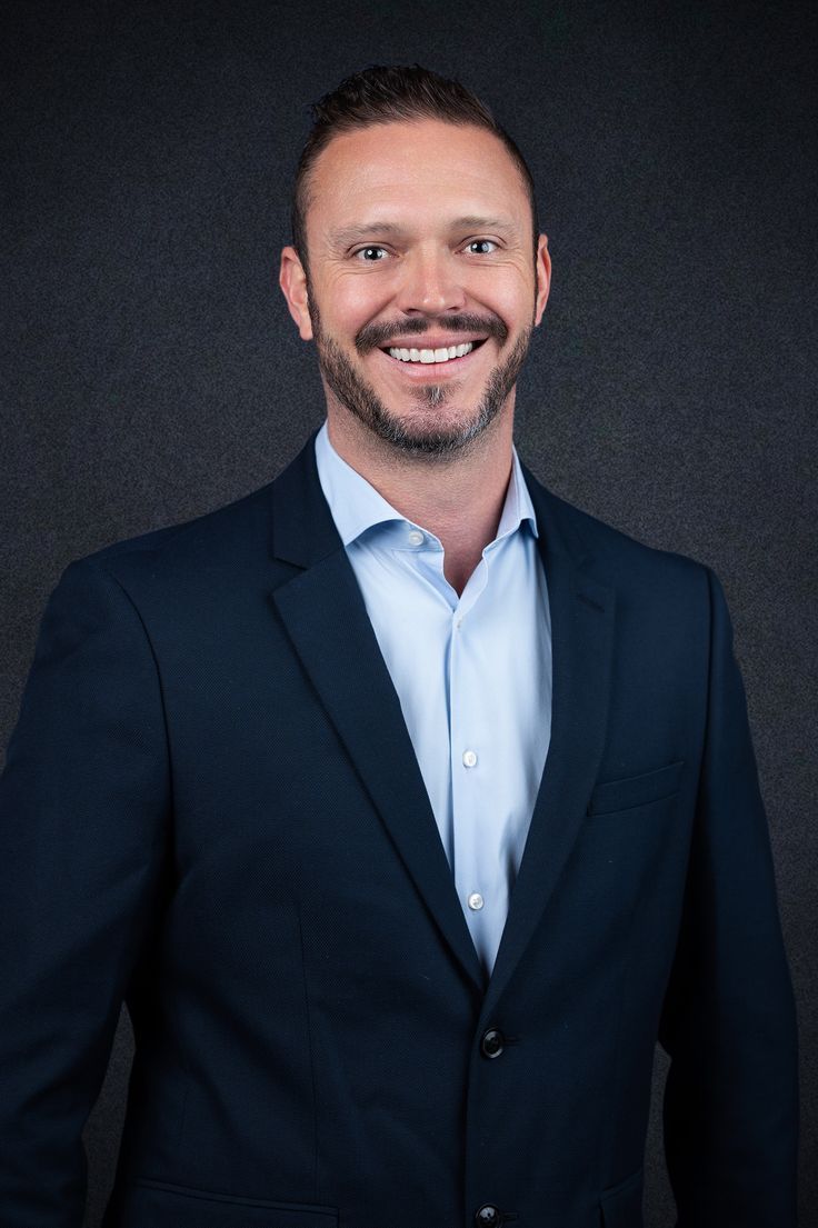 Transform Your Corporate Headshot: Professional Retouching Tips